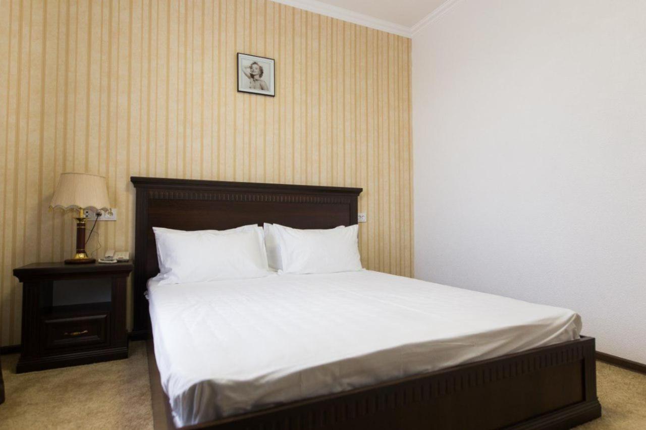 סמרקנד Alexander Hotel מראה חיצוני תמונה